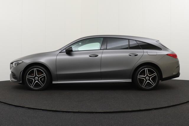 Mercedes-Benz CLA-KLASSE Shooting Brake 250e AMG Trekhaak Camera Dodehoek