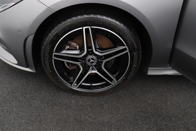 Mercedes-Benz CLA-KLASSE Shooting Brake 250e AMG Trekhaak Camera Dodehoek