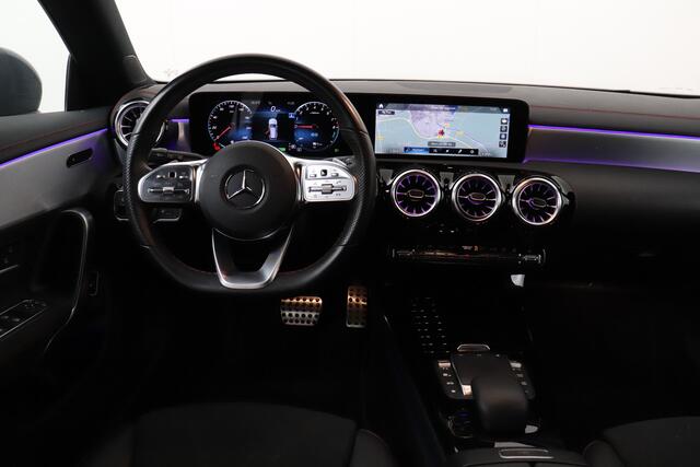 Mercedes-Benz CLA-KLASSE Shooting Brake 250e AMG Trekhaak Camera Dodehoek