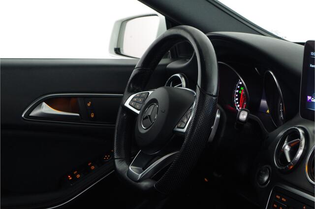 Mercedes-Benz CLA-KLASSE Shooting Brake 180 AMG Line > Pano.Schuif/Trekhaak/Camera/8,0 Inch display/LED High Performance