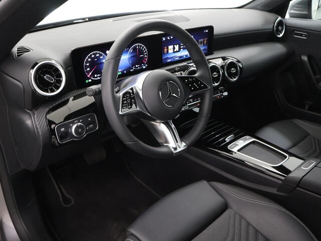 Mercedes-Benz CLA-KLASSE Shooting Brake 250 e Star Edition | Trekhaak | Stoelverwarming | Achteruitrijcamera | Widescreen |