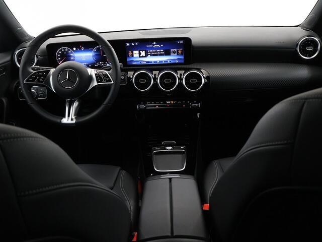 Mercedes-Benz CLA-KLASSE Shooting Brake 250 e Star Edition | Trekhaak | Stoelverwarming | Achteruitrijcamera | Widescreen |