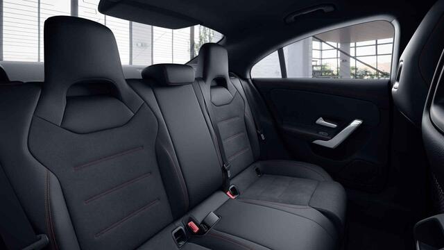Mercedes-Benz CLA-KLASSE 250 e Business Solution AMG Limited | AMG | Apple carplay | Stoelverwarming |