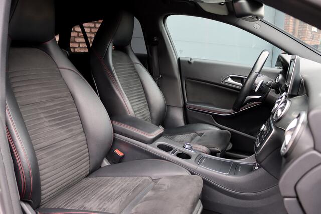 Mercedes-Benz CLA-KLASSE Shooting Brake 200 AMG Line Aut7 | Nightpakket | Trekhaak | Camera | Apple Carplay/Android Auto | Stoelverwarming |
