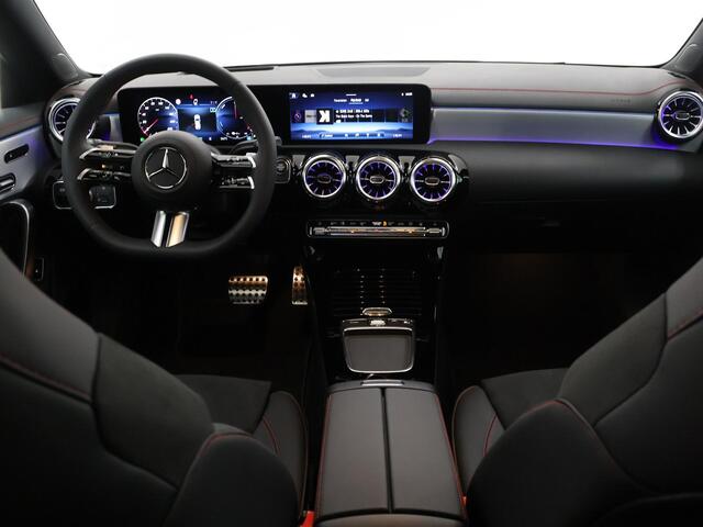 Mercedes-Benz CLA-KLASSE 250e Shooting Brake Business Solution AMG | Panoramaschuifdak | Premium Plus | Trekhaak | Head-up display |