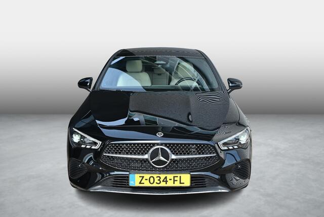 Mercedes-Benz CLA-KLASSE 200 Beige leder | Panoramadak | Burmester Surround Sound | Dodehoekassistent | Elektrisch Verstelbare Stoelen + Memory | MULTIBEAM LED Koplampen | Stuurverwarming | Stoelverwarming | Sfeerverlichting | Achteruitrijcamera