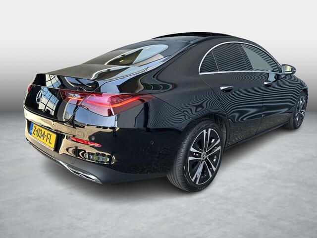 Mercedes-Benz CLA-KLASSE 200 Beige leder | Panoramadak | Burmester Surround Sound | Dodehoekassistent | Elektrisch Verstelbare Stoelen + Memory | MULTIBEAM LED Koplampen | Stuurverwarming | Stoelverwarming | Sfeerverlichting | Achteruitrijcamera