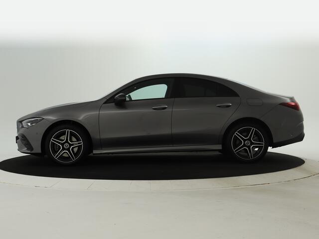 Mercedes-Benz CLA-KLASSE 250e AMG - line | AMG | NIght Pakket | Sfeerverlichting | Park pilot + Achtecamera | Digital Light | Dodehoek assistentie | Stoelverwarming Inclusief 24 maanden MB Certified garantie voor Europa.