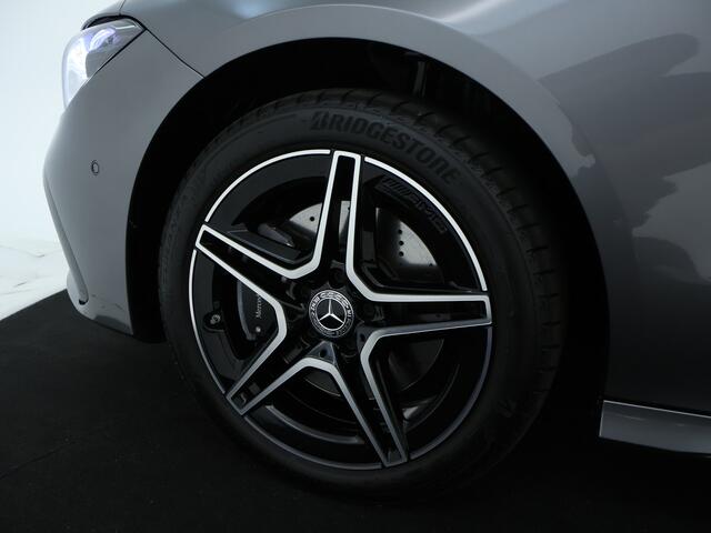 Mercedes-Benz CLA-KLASSE 250e AMG - line | AMG | NIght Pakket | Sfeerverlichting | Park pilot + Achtecamera | Digital Light | Dodehoek assistentie | Stoelverwarming Inclusief 24 maanden MB Certified garantie voor Europa.