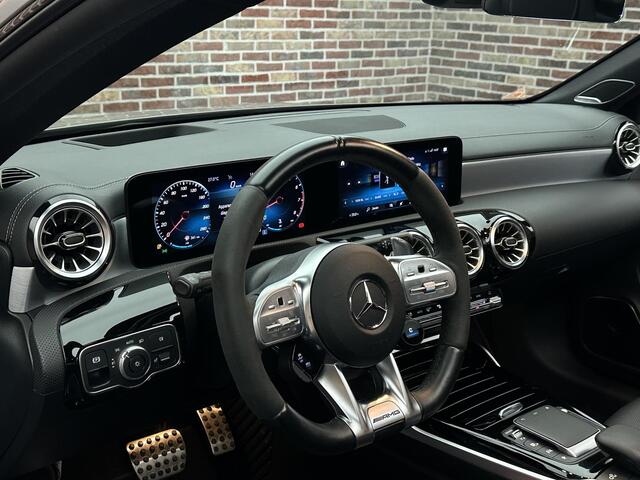 Mercedes-Benz CLA-KLASSE AMG 35 4MATIC Premium Plus Panorama Head Kuip NL Dealer Ondrh