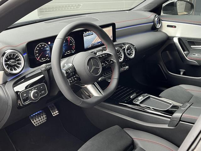 Mercedes-Benz CLA-KLASSE 250 e Star Edition AMG | Night Pakket | Panoramadak | Dodehoekassistent | Sfeerverlichting | Stoelverwarming | Parkeersensoren | Achteruitrijcamera | Elektrisch Inklapbare Buitenspiegels