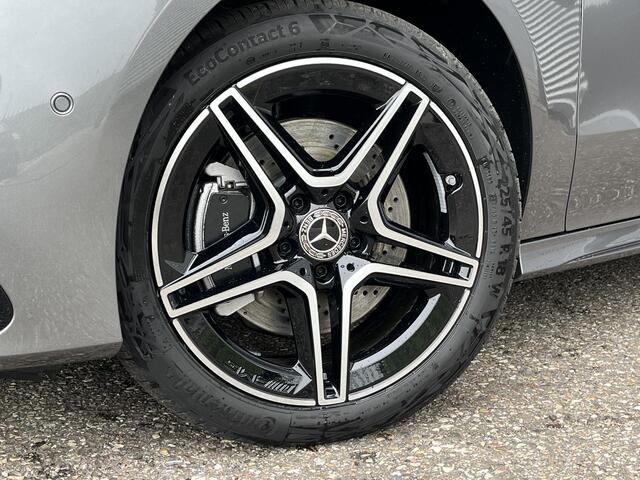 Mercedes-Benz CLA-KLASSE 250 e Star Edition AMG | Night Pakket | Panoramadak | Dodehoekassistent | Sfeerverlichting | Stoelverwarming | Parkeersensoren | Achteruitrijcamera | Elektrisch Inklapbare Buitenspiegels