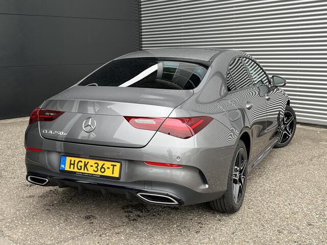Mercedes-Benz CLA-KLASSE 250 e Star Edition AMG | Night Pakket | Panoramadak | Dodehoekassistent | Sfeerverlichting | Stoelverwarming | Parkeersensoren | Achteruitrijcamera | Elektrisch Inklapbare Buitenspiegels