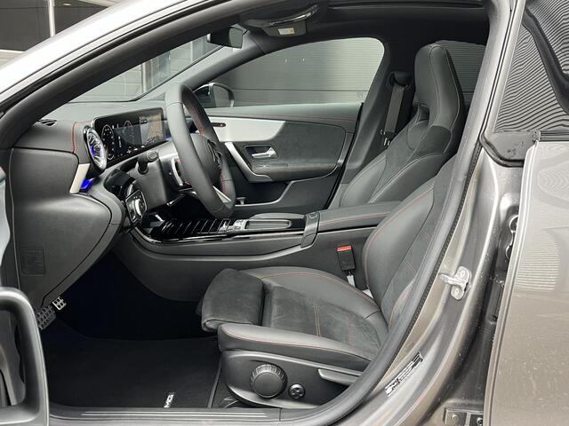 Mercedes-Benz CLA-KLASSE 250 e Star Edition AMG | Night Pakket | Panoramadak | Dodehoekassistent | Sfeerverlichting | Stoelverwarming | Parkeersensoren | Achteruitrijcamera | Elektrisch Inklapbare Buitenspiegels