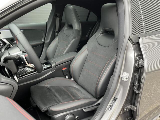 Mercedes-Benz CLA-KLASSE 250 e Star Edition AMG | Night Pakket | Panoramadak | Dodehoekassistent | Sfeerverlichting | Stoelverwarming | Parkeersensoren | Achteruitrijcamera | Elektrisch Inklapbare Buitenspiegels