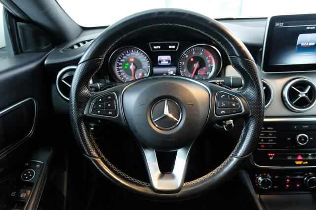 Mercedes-Benz CLA-KLASSE Shooting Brake 200 Ambition | TREKHAAK | STOELVERW. |