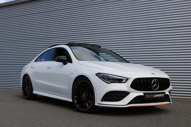 Mercedes-Benz CLA-KLASSE 220 4MATIC Edition AMG Pakket AMG NightPakket (Pano Sportleder Carplay Widescreen Burmester M-Bux Distronic 360Camera Multibeam 19InchAMG PrivacyGlass)