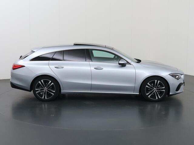 Mercedes-Benz CLA-KLASSE 180 Shooting Brake Star Edition Luxury line | Camera | Panoramadak | Stoelverwarming |