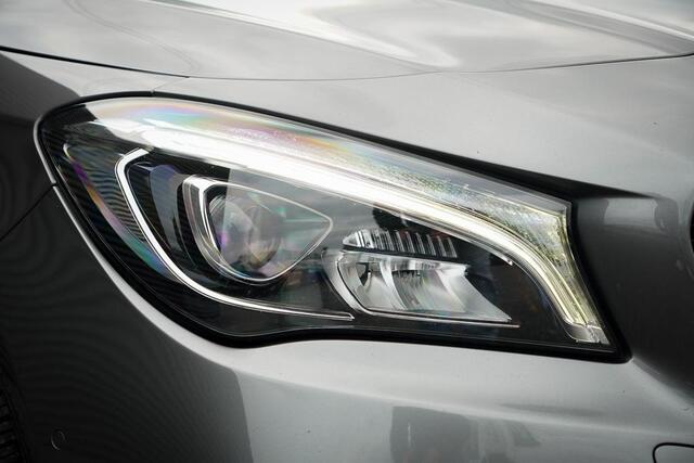 Mercedes-Benz CLA-KLASSE Shooting Brake 180 Lease Edition / Facelift / Stoelverwarming / Navi