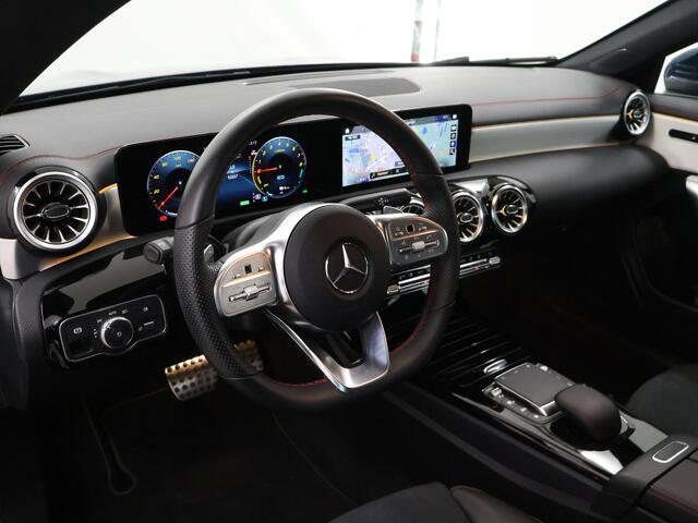 Mercedes-Benz CLA-KLASSE Shooting Brake 250 e AMG Line | Panoramadak | Stoelverwarming | Achteruitrijcamera | Keyless | Sfeerverlichting |