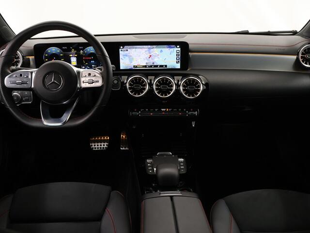 Mercedes-Benz CLA-KLASSE Shooting Brake 250 e AMG Line | Panoramadak | Stoelverwarming | Achteruitrijcamera | Keyless | Sfeerverlichting |