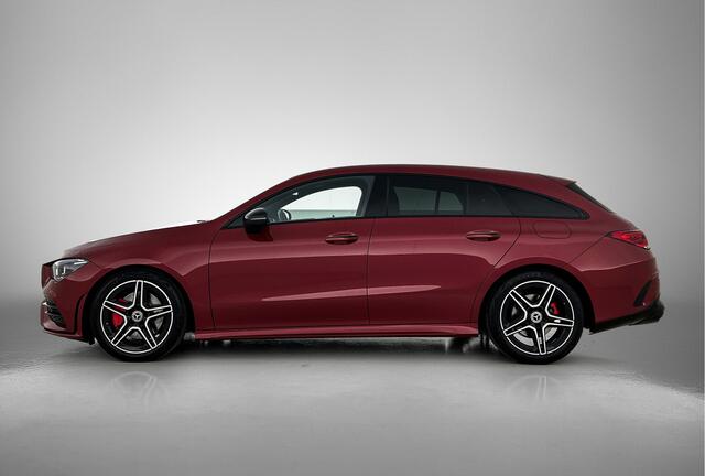 Mercedes-Benz CLA-KLASSE Shooting Brake 200 AMG Line 5 spaaks lichtmetalen velgen | Navigatie | MBUX wide screen | Parking support met camera | speciale uitlaten achter Inclusief 24 maanden MB Certified garantie voor Europa.
