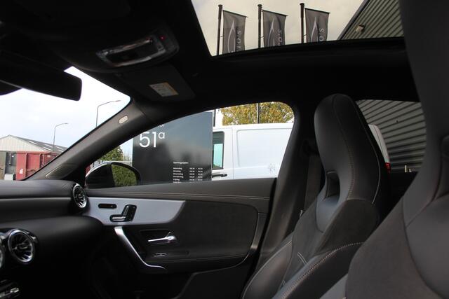 Mercedes-Benz CLA-KLASSE Shooting Brake 250e AMG Line Edition | Panoramadak | Distronic+ | Memory | Widescreen | Camera | CarPlay | Keyless Go | Sfeerverlichting | LED | Stoelverw | Navi | Spooassistent | .....