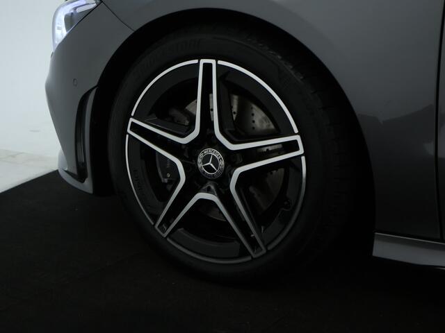 Mercedes-Benz CLA-KLASSE Shooting Brake 200 Business Solution AMG Trekhaak | Achteruitrijcamera | Smartphone-integratie | Nightpakket | Inclusief 24 maanden MB Certified garantie voor Europa.