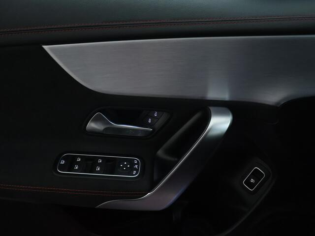 Mercedes-Benz CLA-KLASSE Shooting Brake 200 Business Solution AMG Trekhaak | Achteruitrijcamera | Smartphone-integratie | Nightpakket | Inclusief 24 maanden MB Certified garantie voor Europa.