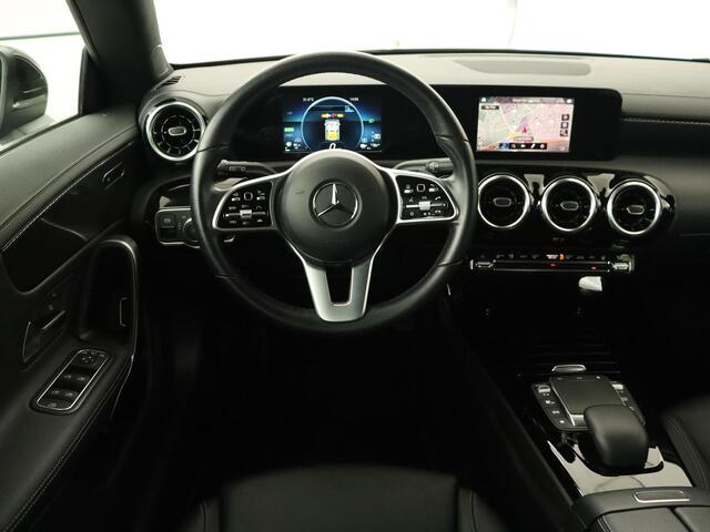 Mercedes-Benz CLA-KLASSE Shooting Brake 250 e AMG Line | Half Leder | Carplay | Stoelverwarming | Camera | LED | Navigatie | Adaptive Cruise