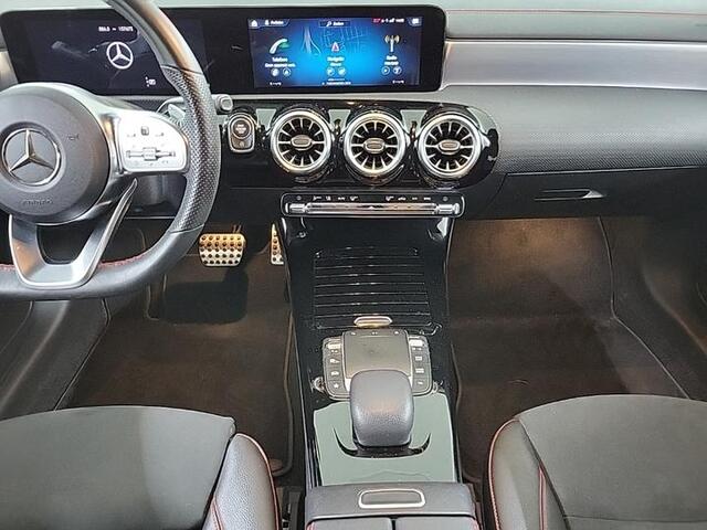 Mercedes-Benz CLA-KLASSE 180 Aut. Business Sol. AMG | Navi | Camera | Sport Stoelen |