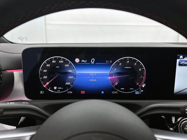 Mercedes-Benz CLA-KLASSE 180 AMG Line Panoramadak | 5 spaaks lichtmetalen velgen MBUX wide screen | Navigatie | Parking support met camera achter | Inclusief 24 maanden Mercedes-Benz Certified garantie voor Europa.