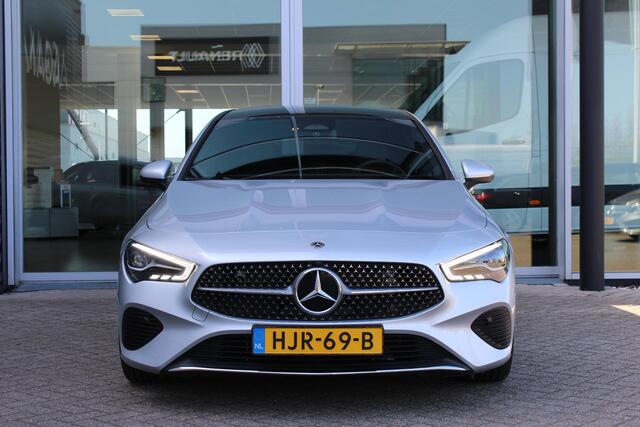Mercedes-Benz CLA-KLASSE Shooting Brake 200 Luxury Line Panorama dak | Trekhaak