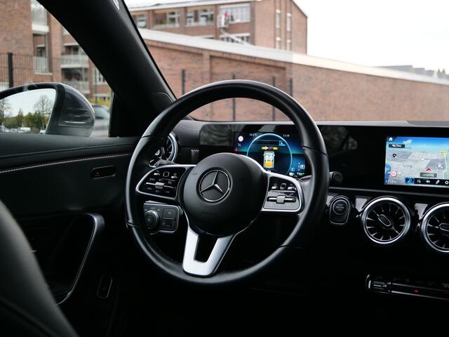 Mercedes-Benz CLA-KLASSE Shooting Brake 250 e Luxury Line 218 Pk Automaat Navi / Camera / Apple Carplay / DAB