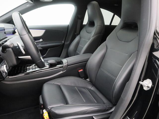 Mercedes-Benz CLA-KLASSE 250 e AMG Line | PANO | 360° | ADAPTIVE | KEYLESS | HUD | SFEERVERLICHTING | STOELVERW. | TREKHAAK