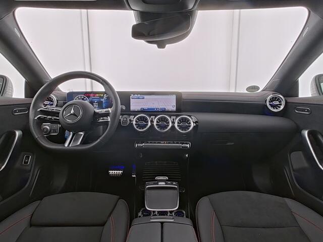 Mercedes-Benz CLA-KLASSE Shooting Brake 250 e AMG Plug-In Hybride Edition AMG Line | Panorama Schuf-Kanteldak | Night Pakket Trekhaak | 19 Inch AMG Velgen | Stuur en Stoelverwarming. Inclusief 48 maanden MB Certified garantie voor Europa.