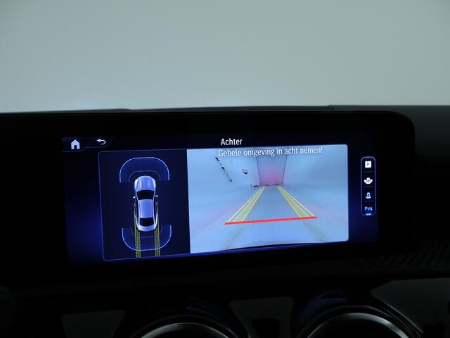Mercedes-Benz CLA-KLASSE 180 Star Edition | Parkeerpakket met achteruitrijcamera | KEYLESS GO | Dodehoekassistent | USB pakket plus | Verwarmde stoelen vooraan |