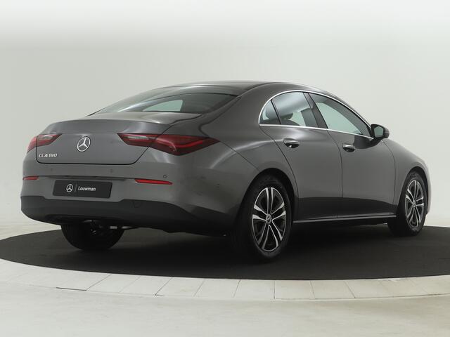 Mercedes-Benz CLA-KLASSE 180 Star Edition | Dodehoekassistent | Parkeerpakket met achteruitrijcamera | KEYLESS GO | USB pakket plus | Verwarmde stoelen vooraan | Spiegelpakket |