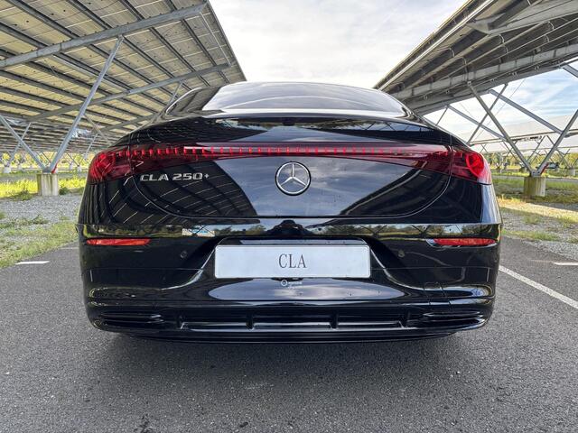 Mercedes-Benz CLA-KLASSE 250+ Launch Edition 85 kWh | Night | Panoramadak | DISTRONIC | Achteruitrijcamera | Dodehoekassistent |