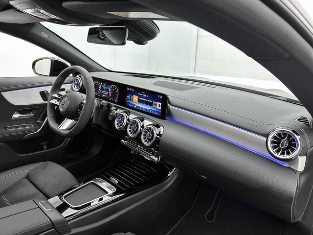 Mercedes-Benz CLA-KLASSE 180 Business Solution AMG | AMG Line Plus pakket | Smartphone integratie | Panoramaschuifdak | 360° camera | Advanced sound system | Head-up display | 19 inch AMG velgen |