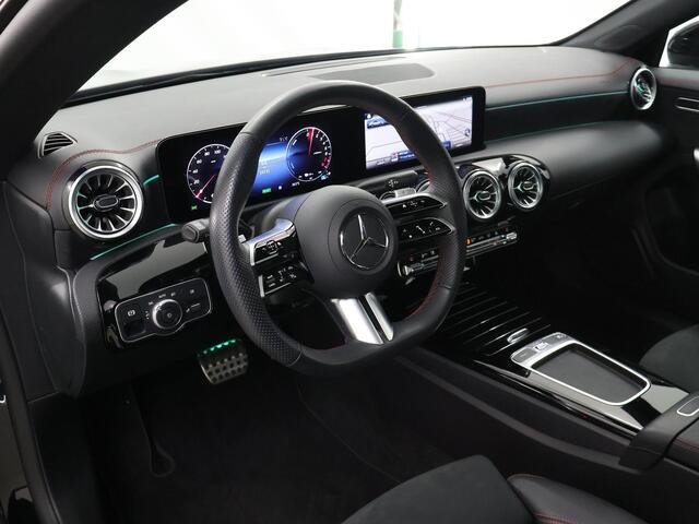 Mercedes-Benz CLA-KLASSE 250 e Star Edition AMG Line | Night | Panoramadak | Sfeerverlichting | Distronic | Stoelverwarming |
