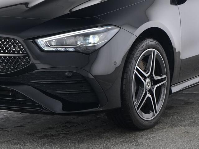 Mercedes-Benz CLA-KLASSE Shooting Brake 250 e AMG Plug-In Hybride Edition AMG Line | Panorama Schuif-Kanteldak | Trekhaak | Night Pakket | MultiBeam Koplampen | Stuur en Stoelverwaming. Inclusief 24 maanden MB Certified garantie voor Europa.