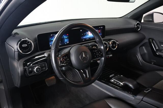 Mercedes-Benz CLA-KLASSE 180 Business Solution | MBUX | Camera | LED | Navigatie