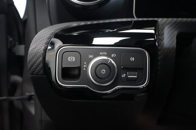 Mercedes-Benz CLA-KLASSE 180 Business Solution | MBUX | Camera | LED | Navigatie