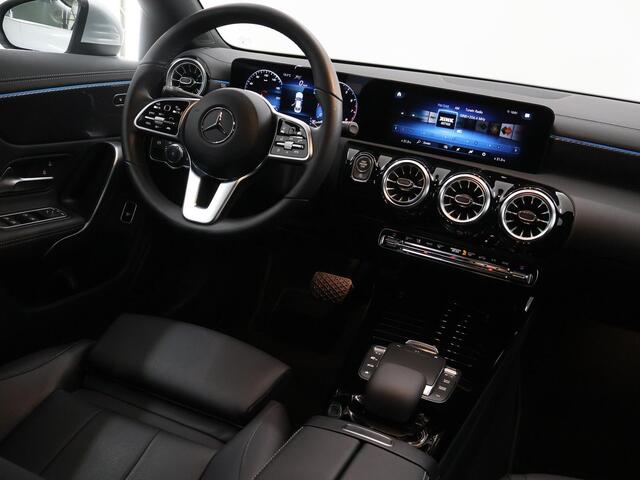 Mercedes-Benz CLA-KLASSE 180 Luxury Line | Distronic | Apple Carplay | Stoelverwarming | Widescreen |