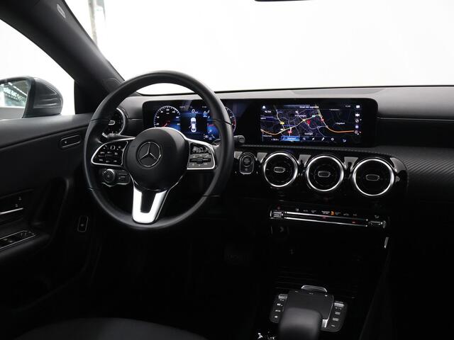 Mercedes-Benz CLA-KLASSE 180 Business Line | Apple Carplay | Widescreen | Stoelverwarming | Achteruitrijcamera |