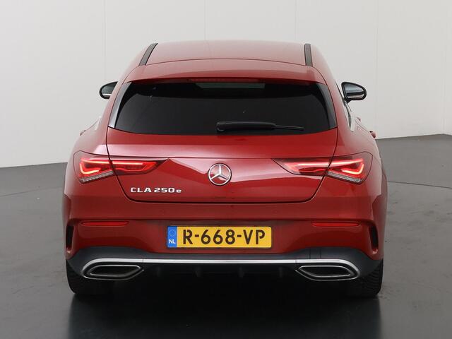 Mercedes-Benz CLA-KLASSE Shooting Brake 250 e AMG | Burmester 3D | Rij assistentie pakket | Easy Pack achterklep | Donker getint glas | Sfeerverlichting | Apple Carplay