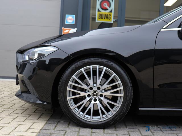 Mercedes-Benz CLA-KLASSE Shooting Brake 200 Business | 7G Aut | Apple Car Play | Achteruit Rij Camera | Panoramadak | Parkeer Assistent | Trekhaak |