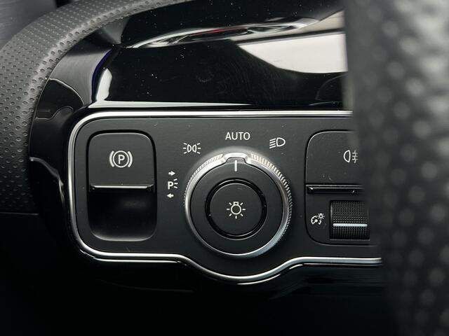 Mercedes-Benz CLA-KLASSE Shooting Brake 250 e AMG-Line Edition | LED Matrix | 19 inch | Camera | Night