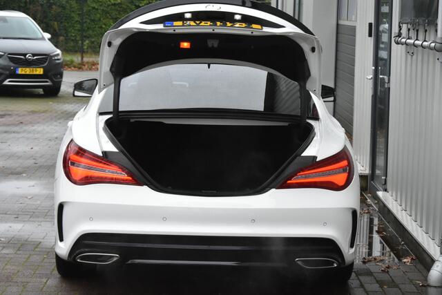 Mercedes-Benz CLA-KLASSE 180 - 2018 | Panoramadak | LED | Parkeersensoren | Keyless Start